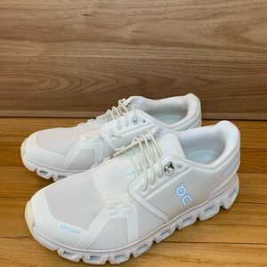 On Cloud 6 Women's White Running Shoes - Size 7
